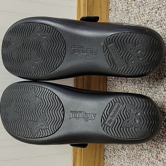 Allegria, woman Black Leather Khloe Slip-On Shoes with Buckle Sz 38. (US 7.5-8) - Picture 5 of 10